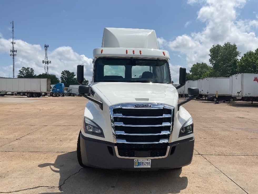 Day Cab Tractor-Heavy Duty Tractors-Freightliner-2019-T12664ST-Memphis-TN-324,271\n\t\tmiles-$ 62,750 - Image 2