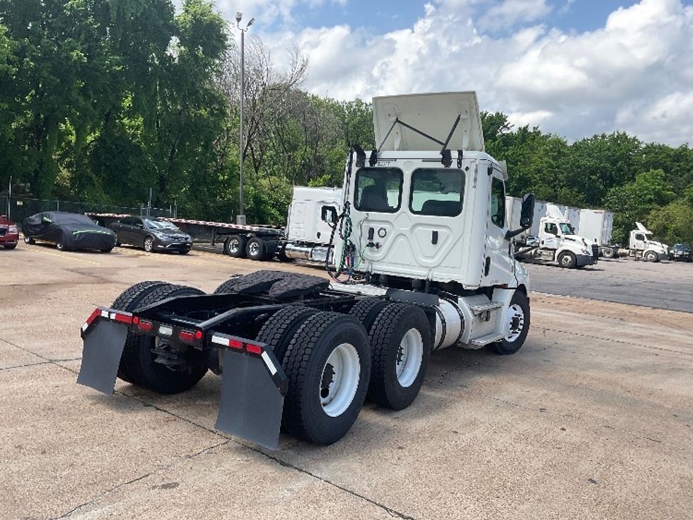 Day Cab Tractor-Heavy Duty Tractors-Freightliner-2019-T12664ST-Memphis-TN-324,271\n\t\tmiles-$ 62,750 - Image 7
