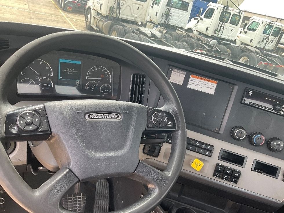 Day Cab Tractor-Heavy Duty Tractors-Freightliner-2019-T12664ST-Memphis-TN-339,972\n\t\tmiles-$ 64,750 - Image 11