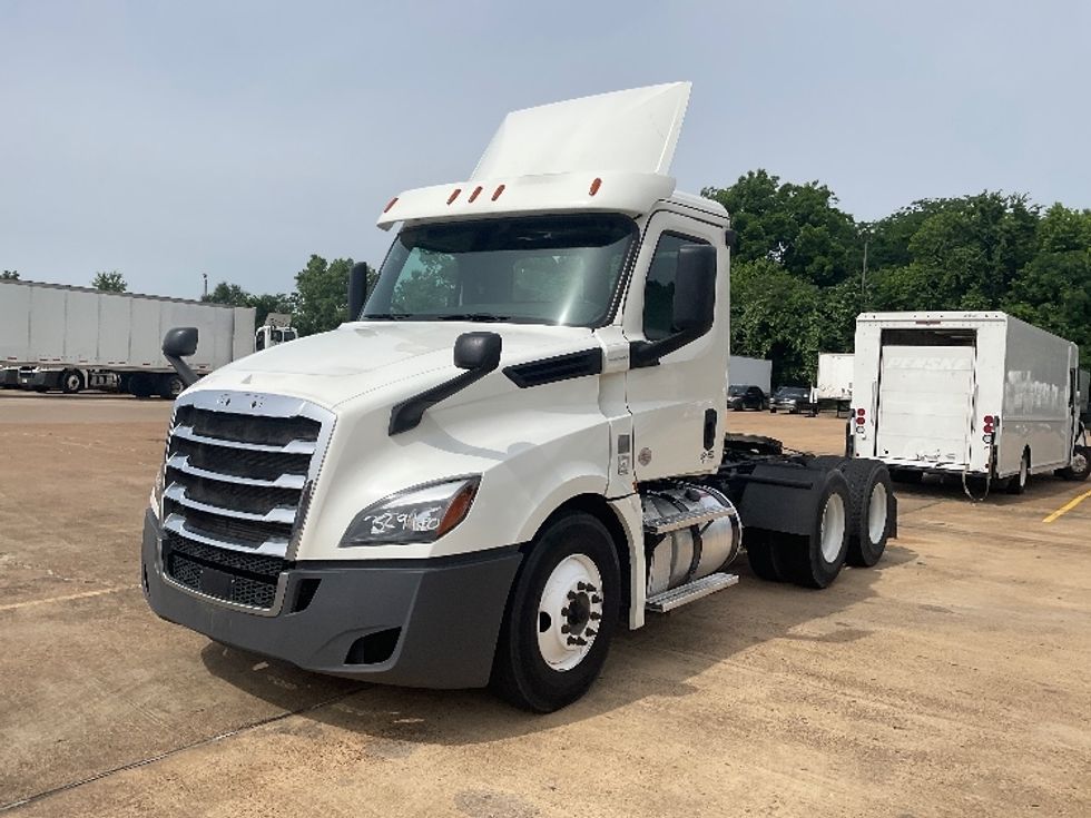 Day Cab Tractor-Heavy Duty Tractors-Freightliner-2019-T12664ST-Memphis-TN-339,972\n\t\tmiles-$ 64,750 - Image 3