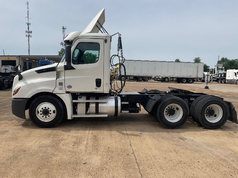 Day Cab Tractor-Heavy Duty Tractors-Freightliner-2019-T12664ST-Memphis-TN-339,972\n\t\tmiles-$ 64,750 - Image 4