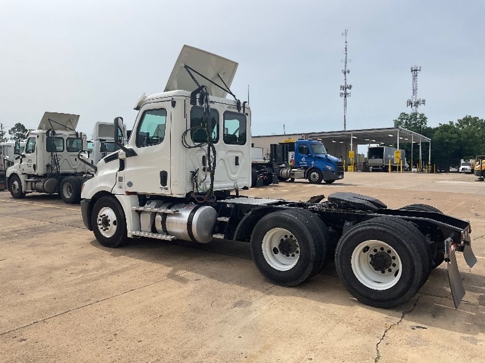 Day Cab Tractor-Heavy Duty Tractors-Freightliner-2019-T12664ST-Memphis-TN-339,972\n\t\tmiles-$ 64,750 - Image 5