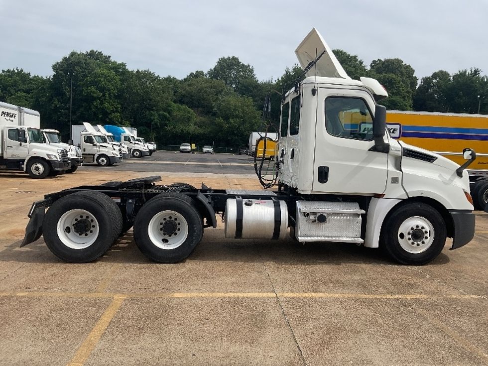 Day Cab Tractor-Heavy Duty Tractors-Freightliner-2019-T12664ST-Memphis-TN-339,972\n\t\tmiles-$ 64,750 - Image 8