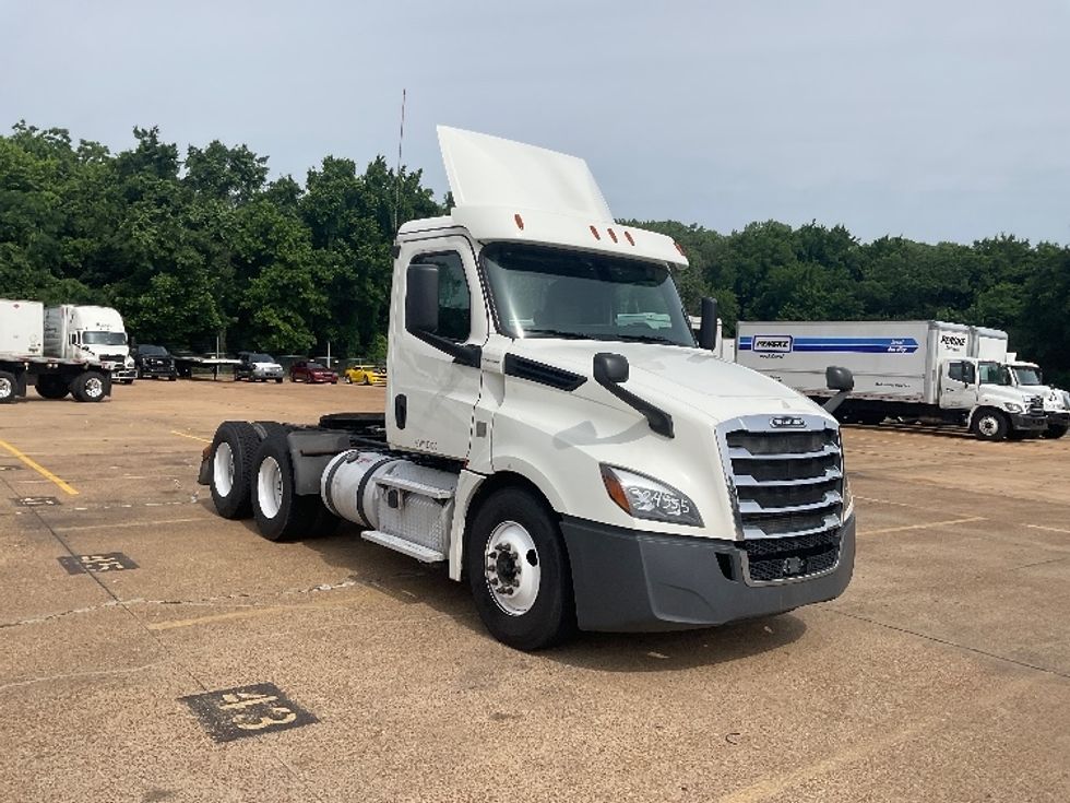 Day Cab Tractor-Heavy Duty Tractors-Freightliner-2019-T12664ST-Memphis-TN-344,060\n\t\tmiles-$ 64,500 - Image 1