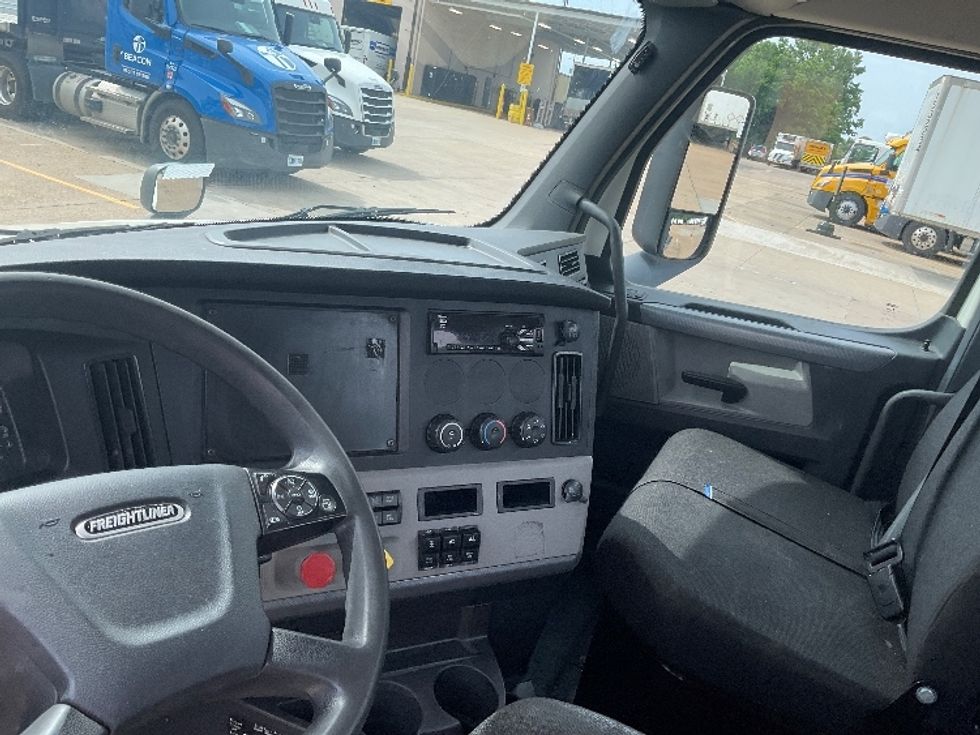 Day Cab Tractor-Heavy Duty Tractors-Freightliner-2019-T12664ST-Memphis-TN-344,060\n\t\tmiles-$ 64,500 - Image 10