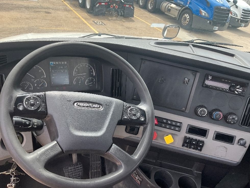 Day Cab Tractor-Heavy Duty Tractors-Freightliner-2019-T12664ST-Memphis-TN-344,060\n\t\tmiles-$ 64,500 - Image 11