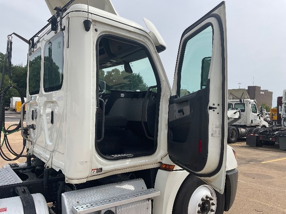 Day Cab Tractor-Heavy Duty Tractors-Freightliner-2019-T12664ST-Memphis-TN-344,060\n\t\tmiles-$ 64,500 - Image 12