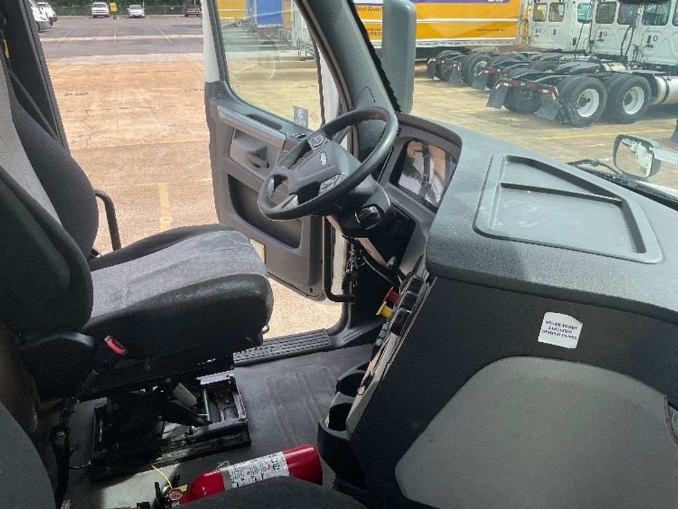 Day Cab Tractor-Heavy Duty Tractors-Freightliner-2019-T12664ST-Memphis-TN-344,060\n\t\tmiles-$ 64,500 - Image 14