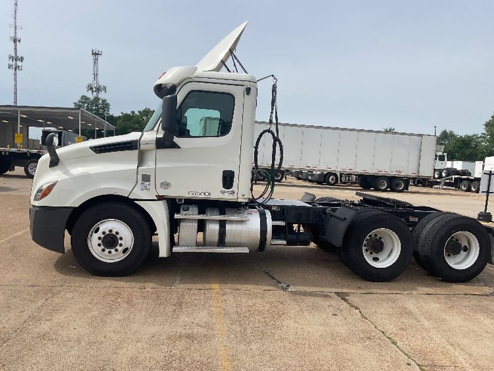 Day Cab Tractor-Heavy Duty Tractors-Freightliner-2019-T12664ST-Memphis-TN-344,060\n\t\tmiles-$ 64,500 - Image 4