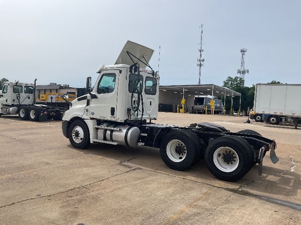 Day Cab Tractor-Heavy Duty Tractors-Freightliner-2019-T12664ST-Memphis-TN-344,060\n\t\tmiles-$ 64,500 - Image 5