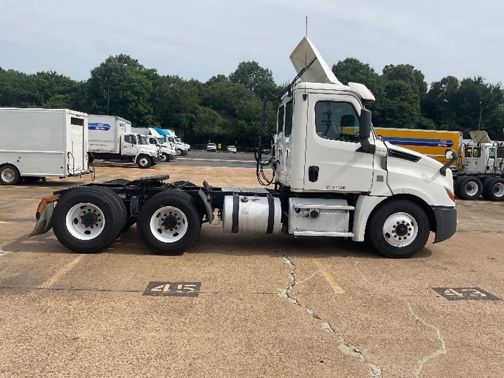 Day Cab Tractor-Heavy Duty Tractors-Freightliner-2019-T12664ST-Memphis-TN-344,060\n\t\tmiles-$ 64,500 - Image 8