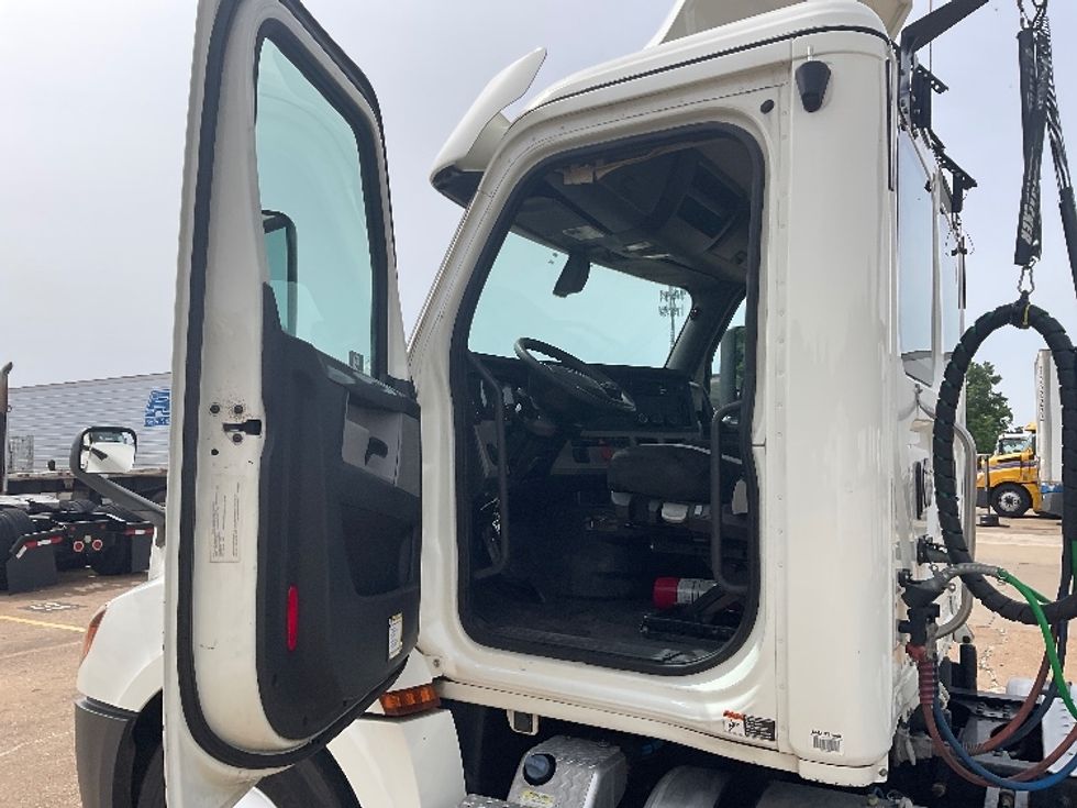 Day Cab Tractor-Heavy Duty Tractors-Freightliner-2019-T12664ST-Memphis-TN-344,060\n\t\tmiles-$ 64,500 - Image 9