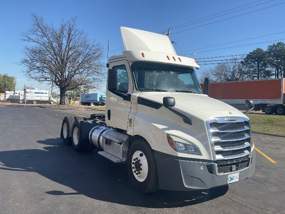 Day Cab Tractor-Heavy Duty Tractors-Freightliner-2019-T12664ST-Memphis-TN-366,022\n\t\tmiles-$ 58,000 - Image 1