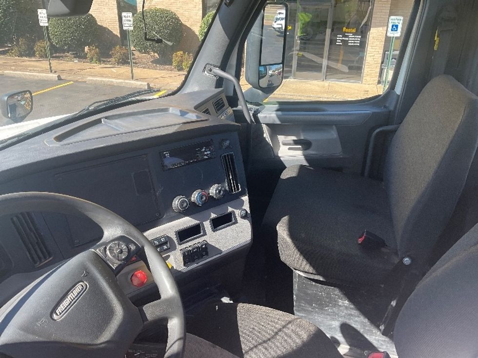 Day Cab Tractor-Heavy Duty Tractors-Freightliner-2019-T12664ST-Memphis-TN-366,022\n\t\tmiles-$ 58,000 - Image 10