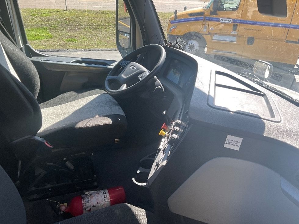 Day Cab Tractor-Heavy Duty Tractors-Freightliner-2019-T12664ST-Memphis-TN-366,022\n\t\tmiles-$ 58,000 - Image 14