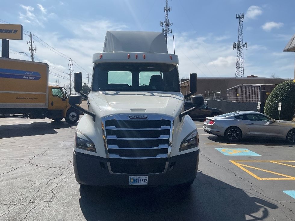 Day Cab Tractor-Heavy Duty Tractors-Freightliner-2019-T12664ST-Memphis-TN-376,556\n\t\tmiles-$ 57,250 - Image 2