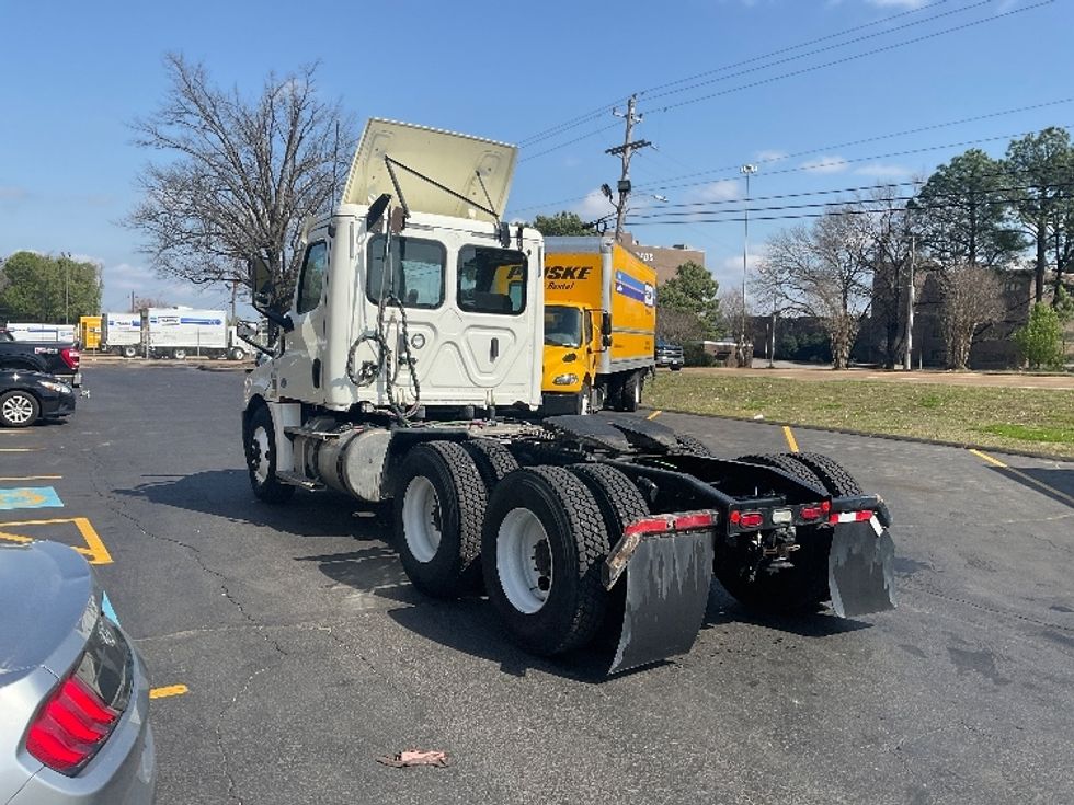 Day Cab Tractor-Heavy Duty Tractors-Freightliner-2019-T12664ST-Memphis-TN-376,556\n\t\tmiles-$ 57,250 - Image 5