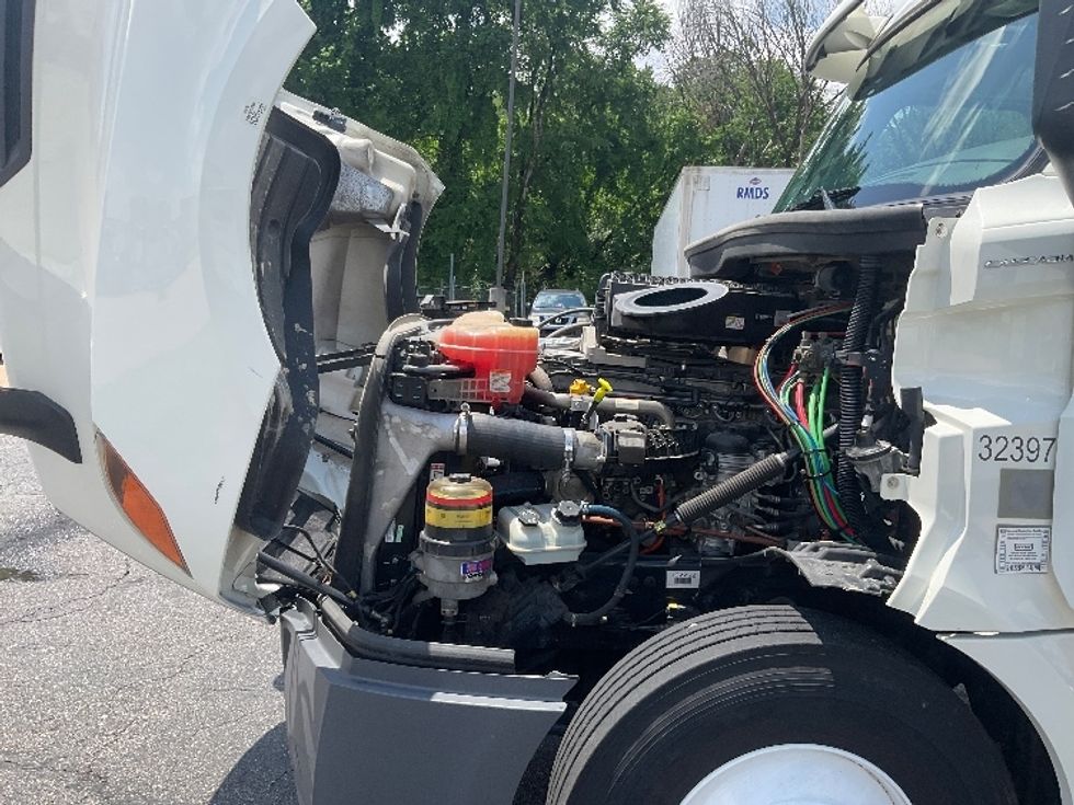 Day Cab Tractor-Heavy Duty Tractors-Freightliner-2019-T12664ST-Memphis-TN-381,227\n\t\tmiles-$ 59,000 - Image 15