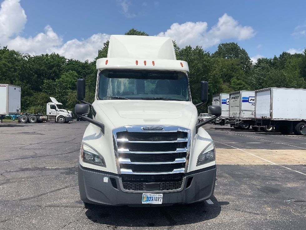 Day Cab Tractor-Heavy Duty Tractors-Freightliner-2019-T12664ST-Memphis-TN-381,227\n\t\tmiles-$ 59,000 - Image 2