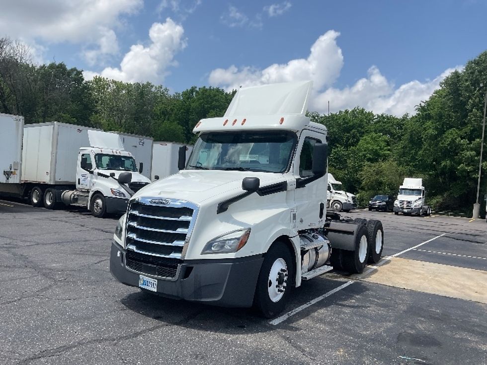 Day Cab Tractor-Heavy Duty Tractors-Freightliner-2019-T12664ST-Memphis-TN-381,227\n\t\tmiles-$ 59,000 - Image 3