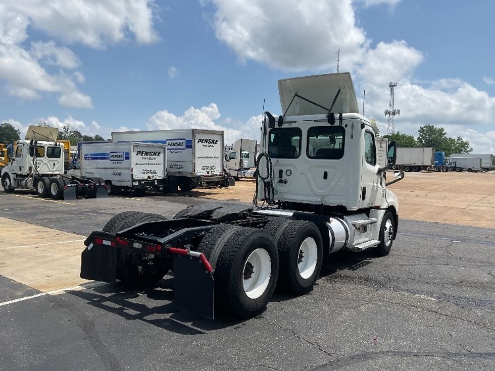 Day Cab Tractor-Heavy Duty Tractors-Freightliner-2019-T12664ST-Memphis-TN-381,227\n\t\tmiles-$ 59,000 - Image 7