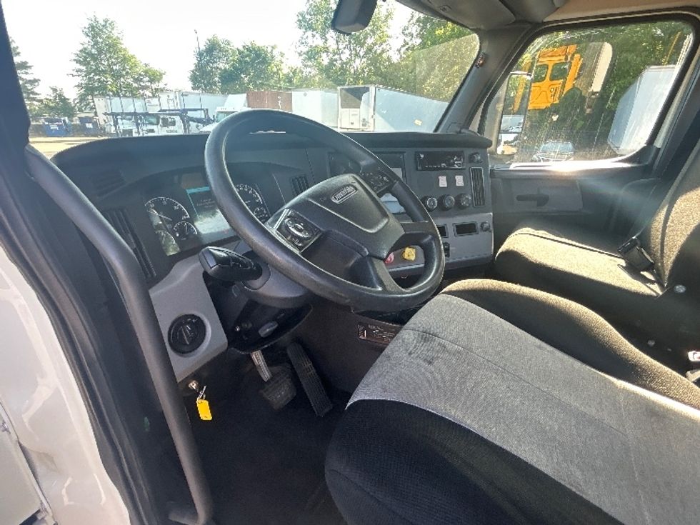 Day Cab Tractor-Heavy Duty Tractors-Freightliner-2019-T12664ST-Memphis-TN-406,819\n\t\tmiles-$ 41,000 - Image 10