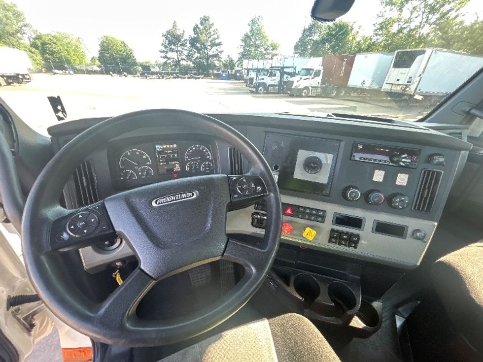 Day Cab Tractor-Heavy Duty Tractors-Freightliner-2019-T12664ST-Memphis-TN-406,819\n\t\tmiles-$ 41,000 - Image 11