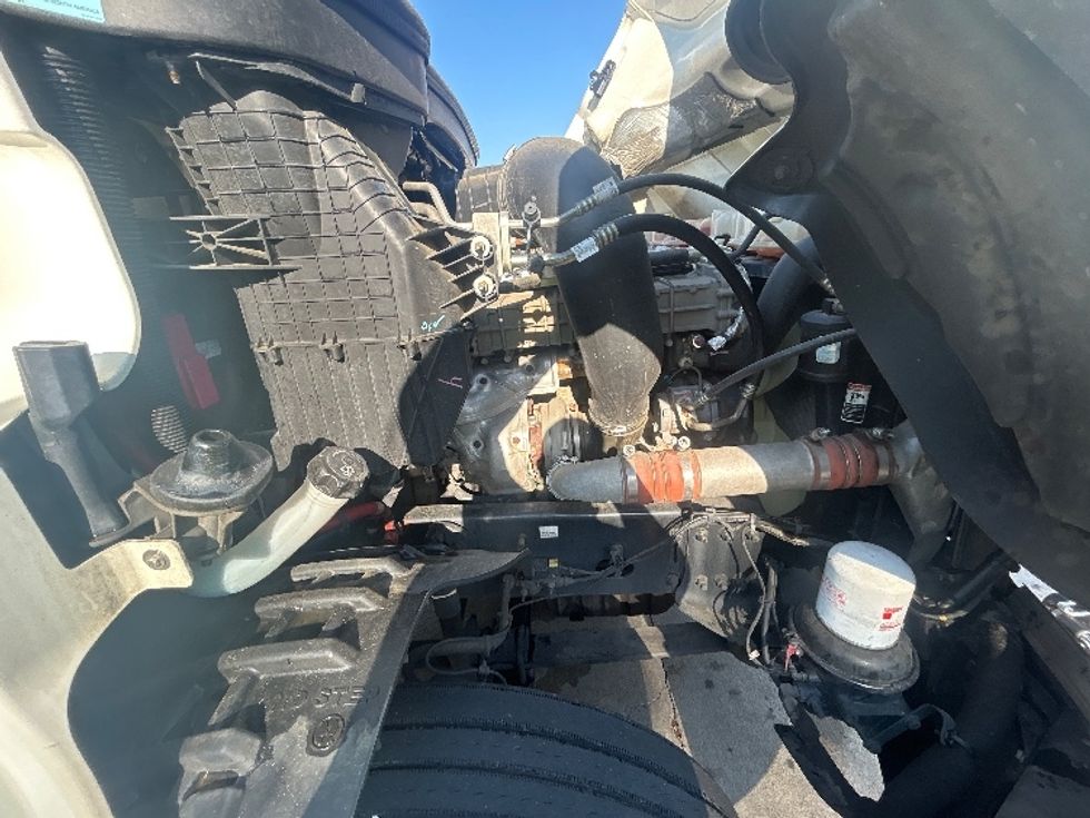 Day Cab Tractor-Heavy Duty Tractors-Freightliner-2019-T12664ST-Memphis-TN-406,819\n\t\tmiles-$ 41,000 - Image 15