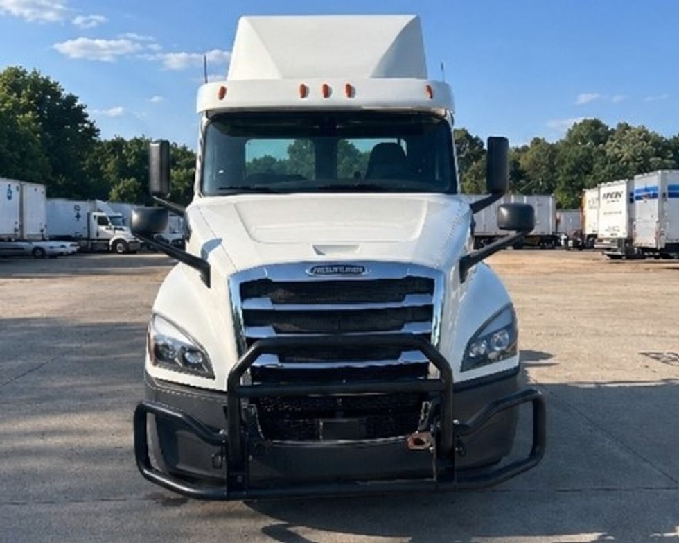 Day Cab Tractor-Heavy Duty Tractors-Freightliner-2019-T12664ST-Memphis-TN-406,819\n\t\tmiles-$ 41,000 - Image 2