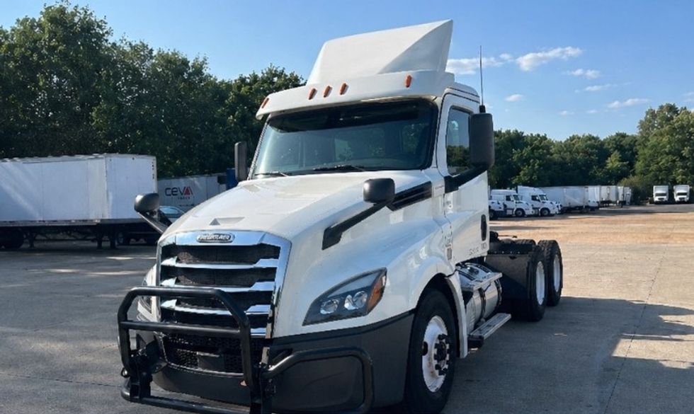Day Cab Tractor-Heavy Duty Tractors-Freightliner-2019-T12664ST-Memphis-TN-406,819\n\t\tmiles-$ 41,000 - Image 3