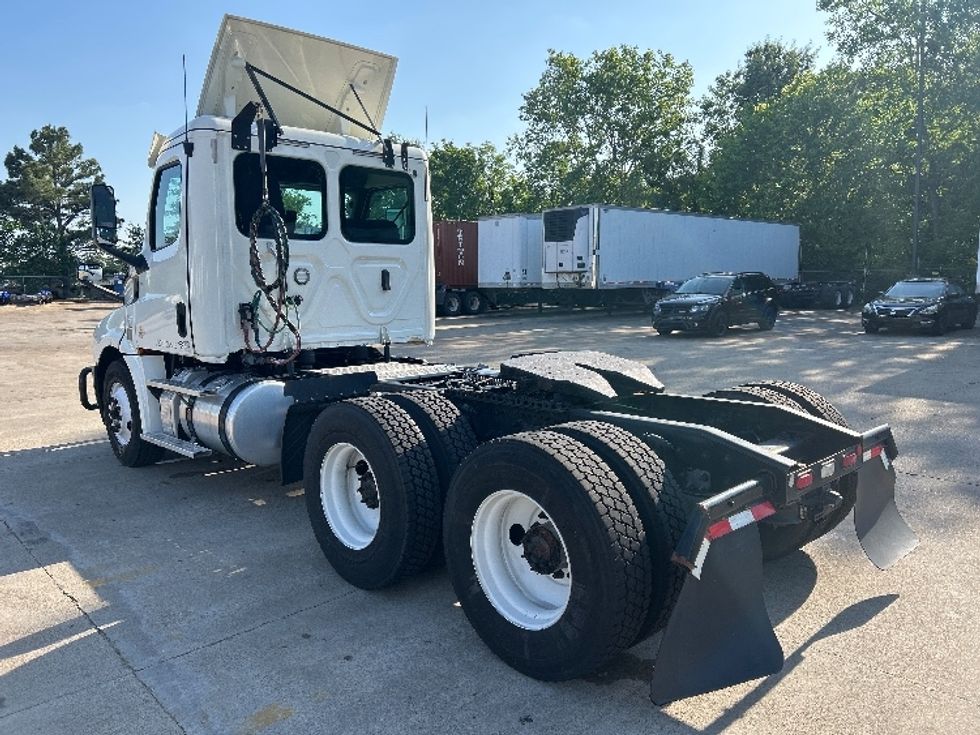 Day Cab Tractor-Heavy Duty Tractors-Freightliner-2019-T12664ST-Memphis-TN-406,819\n\t\tmiles-$ 41,000 - Image 5
