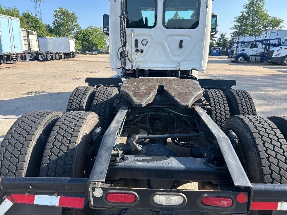 Day Cab Tractor-Heavy Duty Tractors-Freightliner-2019-T12664ST-Memphis-TN-406,819\n\t\tmiles-$ 41,000 - Image 6