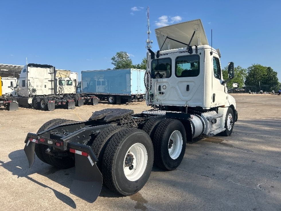 Day Cab Tractor-Heavy Duty Tractors-Freightliner-2019-T12664ST-Memphis-TN-406,819\n\t\tmiles-$ 41,000 - Image 7