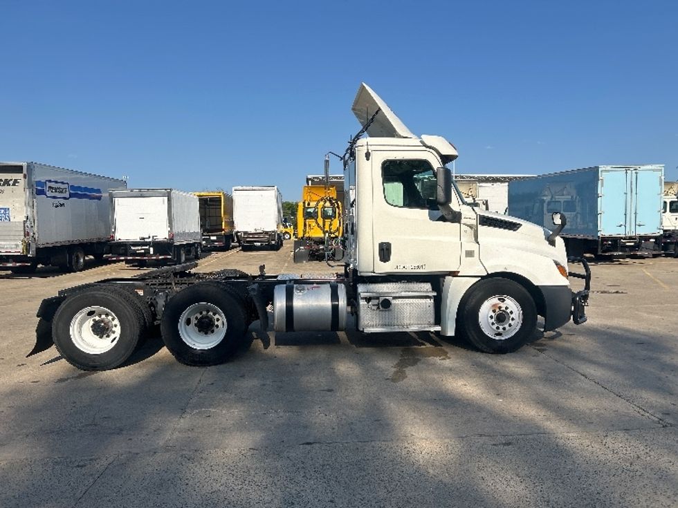 Day Cab Tractor-Heavy Duty Tractors-Freightliner-2019-T12664ST-Memphis-TN-406,819\n\t\tmiles-$ 41,000 - Image 8