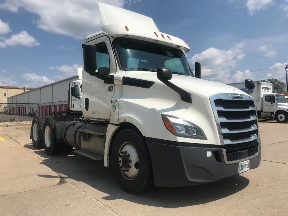 Day Cab Tractor-Heavy Duty Tractors-Freightliner-2019-T12664ST-Middlefield-OH-209,336\n\t\tmiles-$ 51,250 - Image 1