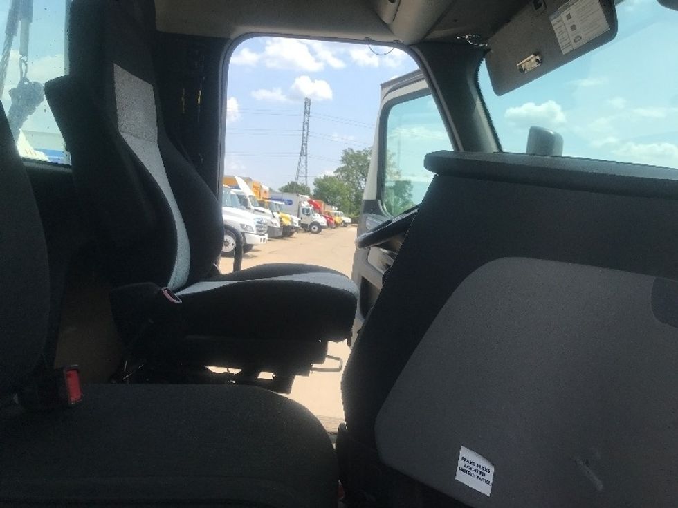 Day Cab Tractor-Heavy Duty Tractors-Freightliner-2019-T12664ST-Middlefield-OH-209,336\n\t\tmiles-$ 51,250 - Image 13