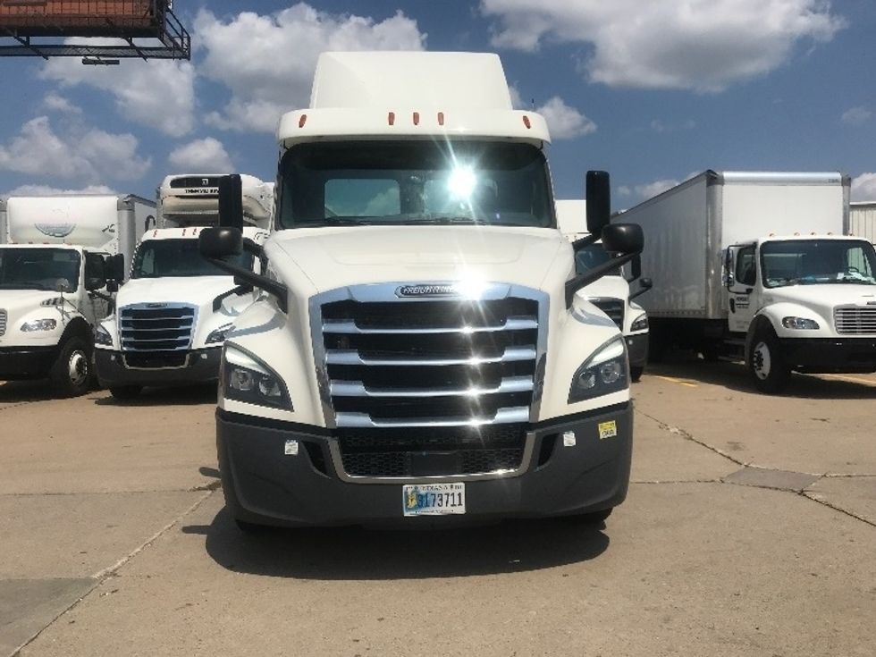 Day Cab Tractor-Heavy Duty Tractors-Freightliner-2019-T12664ST-Middlefield-OH-209,336\n\t\tmiles-$ 51,250 - Image 2