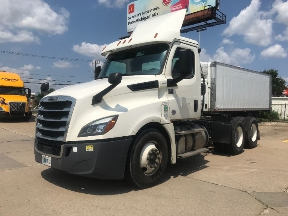 Day Cab Tractor-Heavy Duty Tractors-Freightliner-2019-T12664ST-Middlefield-OH-209,336\n\t\tmiles-$ 51,250 - Image 3