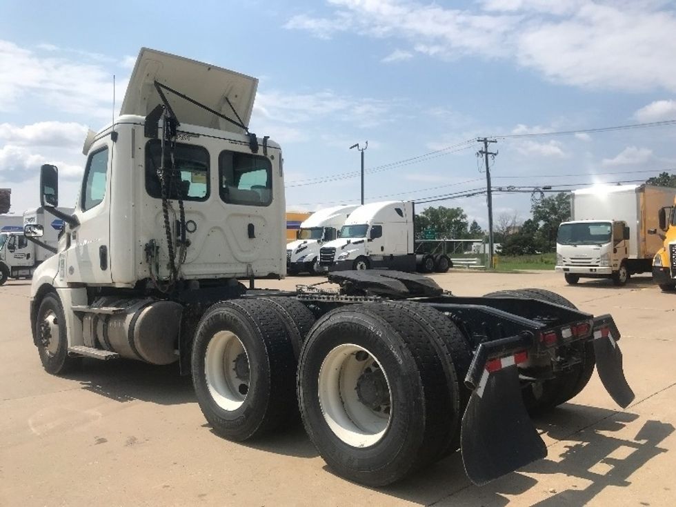Day Cab Tractor-Heavy Duty Tractors-Freightliner-2019-T12664ST-Middlefield-OH-209,336\n\t\tmiles-$ 51,250 - Image 5