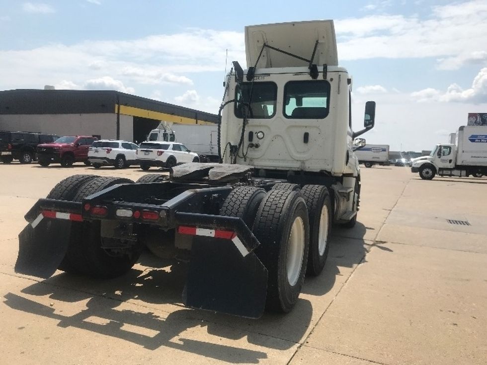Day Cab Tractor-Heavy Duty Tractors-Freightliner-2019-T12664ST-Middlefield-OH-209,336\n\t\tmiles-$ 51,250 - Image 7