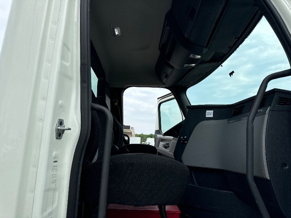 Day Cab Tractor-Heavy Duty Tractors-Freightliner-2019-T12664ST-Middlefield-OH-241,085\n\t\tmiles-$ 70,250 - Image 12