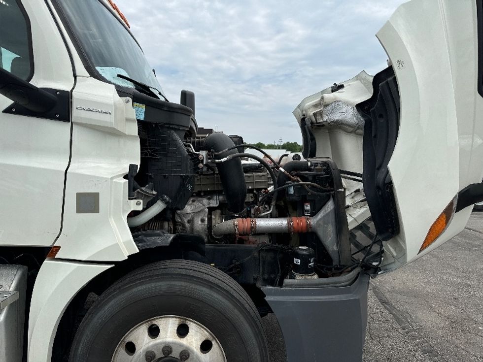 Day Cab Tractor-Heavy Duty Tractors-Freightliner-2019-T12664ST-Middlefield-OH-241,085\n\t\tmiles-$ 70,250 - Image 15