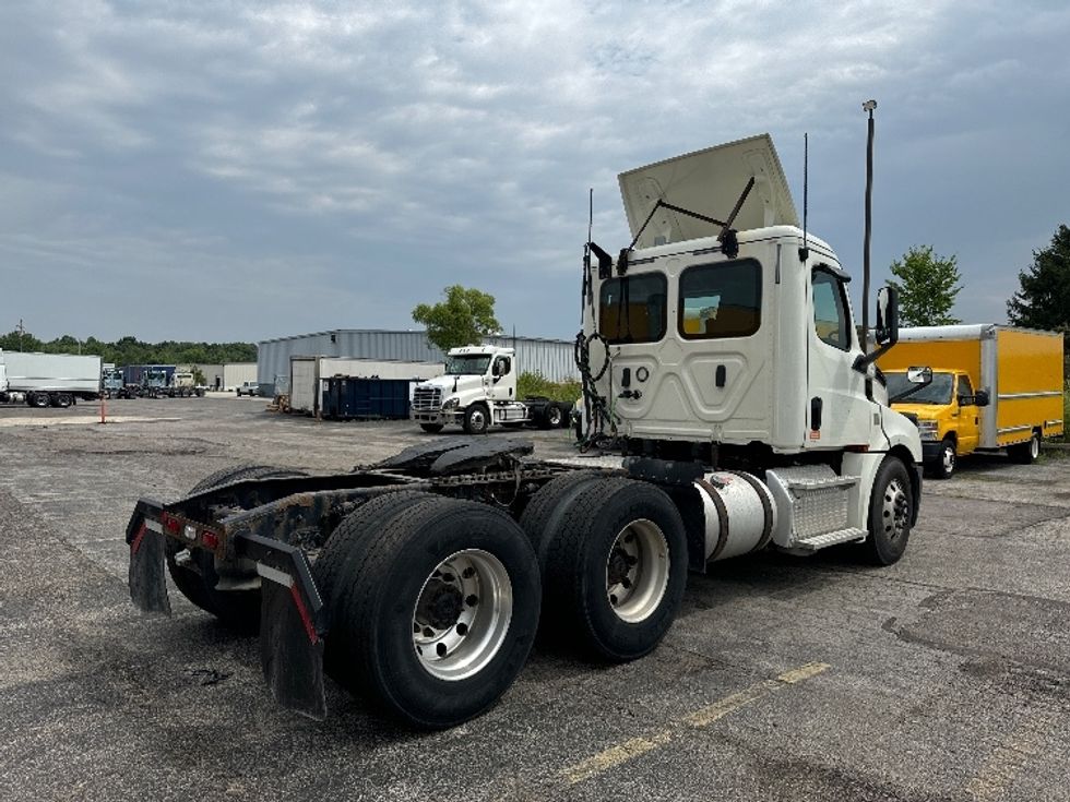 Day Cab Tractor-Heavy Duty Tractors-Freightliner-2019-T12664ST-Middlefield-OH-241,085\n\t\tmiles-$ 70,250 - Image 7