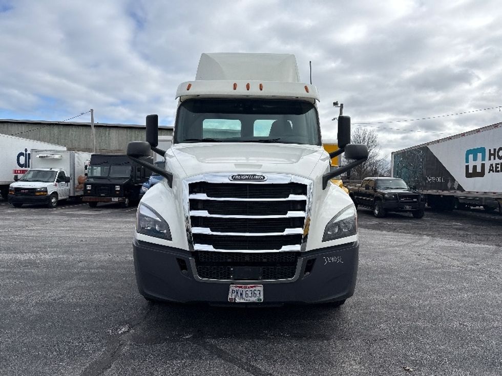 Day Cab Tractor-Heavy Duty Tractors-Freightliner-2019-T12664ST-Middlefield-OH-283,463\n\t\tmiles-$ 49,500 - Image 2