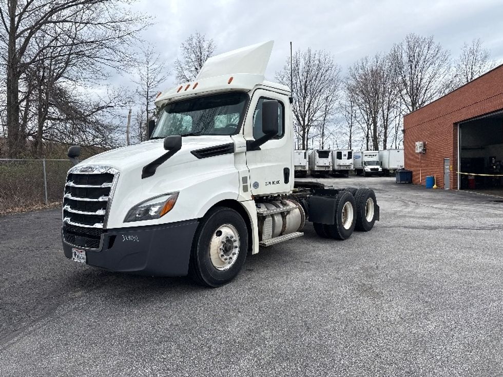 Day Cab Tractor-Heavy Duty Tractors-Freightliner-2019-T12664ST-Middlefield-OH-283,463\n\t\tmiles-$ 49,500 - Image 3