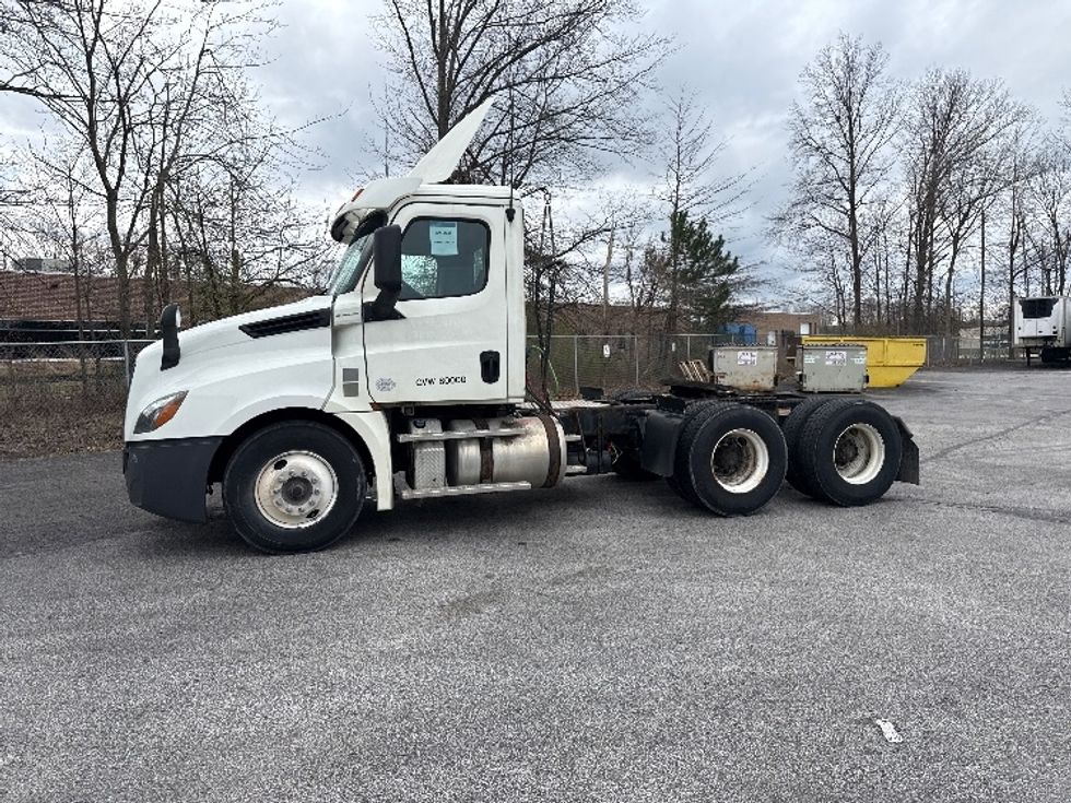 Day Cab Tractor-Heavy Duty Tractors-Freightliner-2019-T12664ST-Middlefield-OH-283,463\n\t\tmiles-$ 49,500 - Image 4