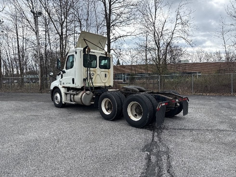 Day Cab Tractor-Heavy Duty Tractors-Freightliner-2019-T12664ST-Middlefield-OH-283,463\n\t\tmiles-$ 49,500 - Image 5
