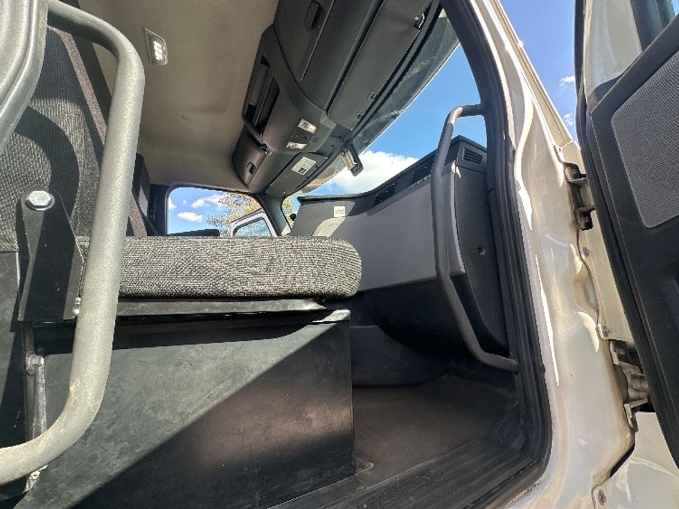 Day Cab Tractor-Heavy Duty Tractors-Freightliner-2019-T12664ST-Middlefield-OH-352,606\n\t\tmiles-$ 57,250 - Image 11