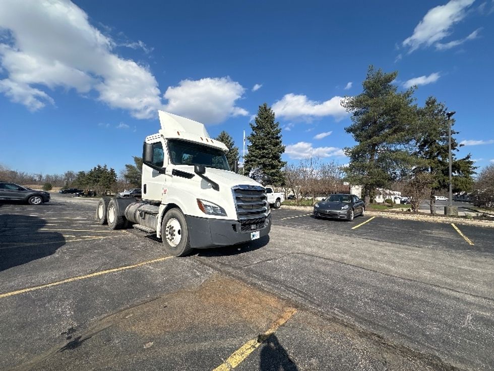 Day Cab Tractor-Heavy Duty Tractors-Freightliner-2019-T12664ST-Middlefield-OH-352,606\n\t\tmiles-$ 57,250 - Image 3