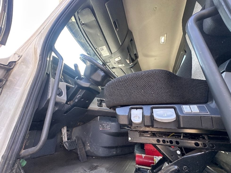 Day Cab Tractor-Heavy Duty Tractors-Freightliner-2019-T12664ST-Middlefield-OH-352,606\n\t\tmiles-$ 57,250 - Image 9